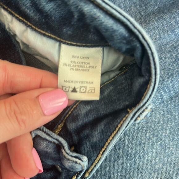 Sneak Peek 30 Medium Wash High-Rise Frayed Hem Carpi Jeans - Picture 4 of 8